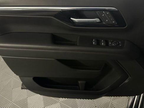 Used 2025 Chevrolet Suburban RST image 22