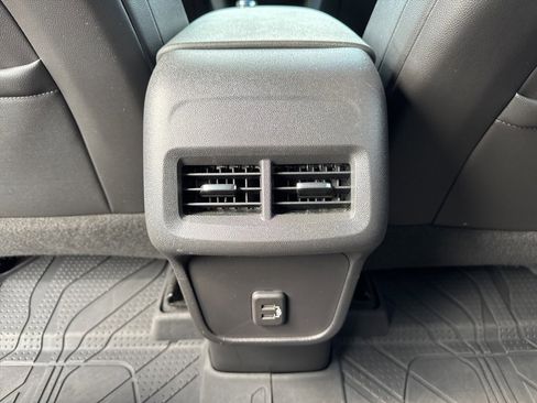 Used 2021 Chevrolet Equinox LT image 21