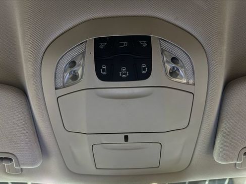 Used 2024 Chrysler Pacifica Touring-L FWD image 25