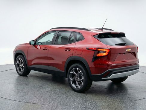 Used 2025 Chevrolet Trax LT image 6