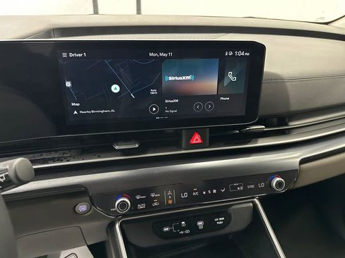Used 2025 Kia Carnival FWD image 29