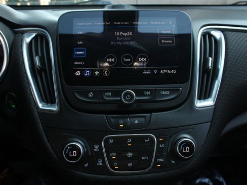 Used 2020 Chevrolet Malibu LT FWD image 31