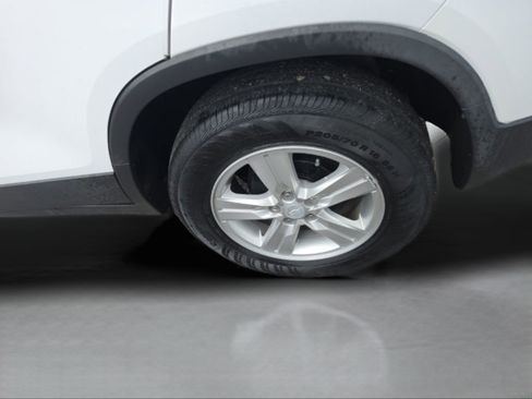 Used 2020 Chevrolet Trax LS w/ Tint and Cruise Package FWD image 14