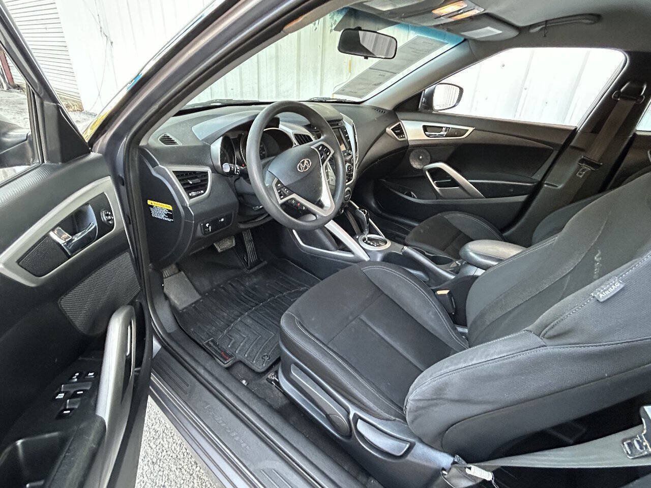 Used 2016 Hyundai Veloster FWD image 30