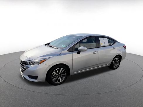 Used 2025 Nissan Versa SV FWD image 7