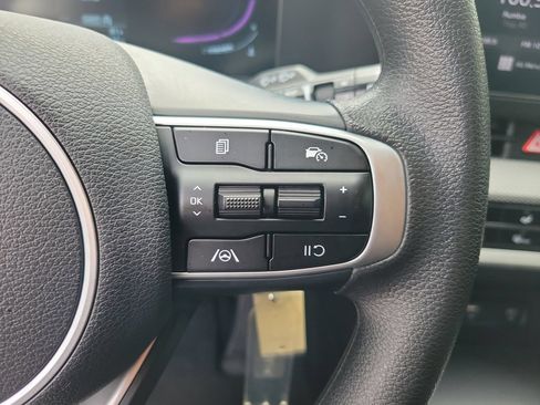 Used 2025 Kia Sportage LX FWD image 19