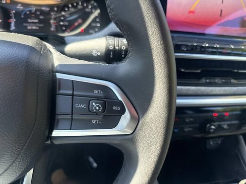 Used 2024 Jeep Compass Latitude image 29