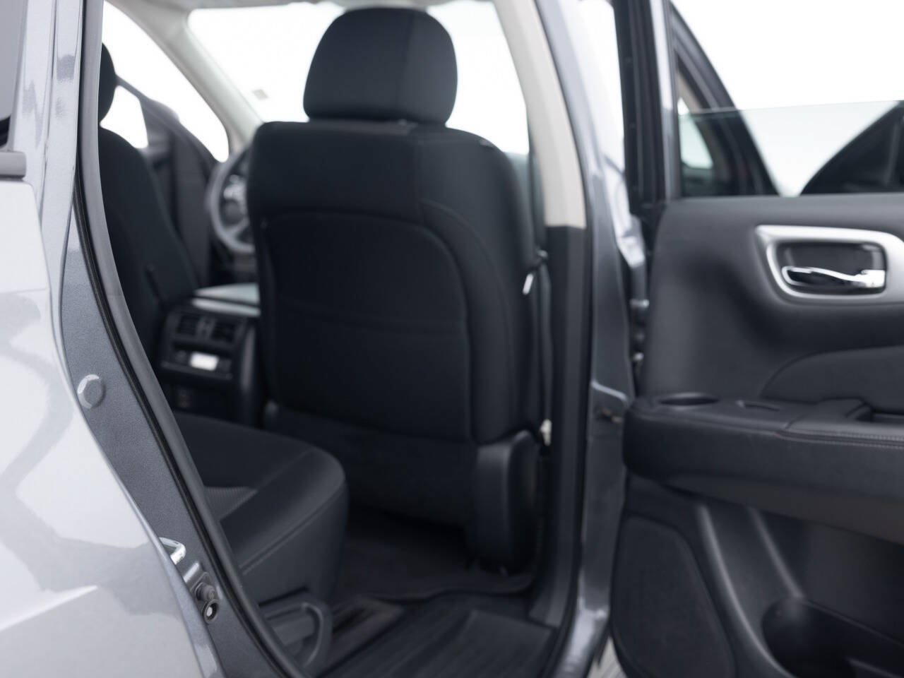 Used 2018 Nissan Pathfinder S AWD/4WD image 30