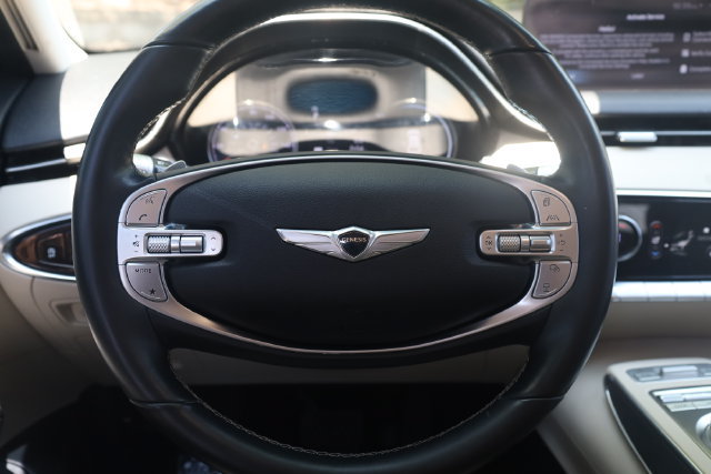 Used 2023 Genesis GV70 2.5T w/ Select Package AWD/4WD image 13