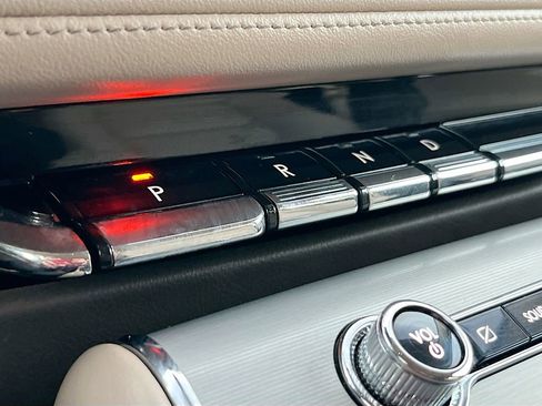 Used 2023 Lincoln Aviator Standard w/ Elements Package image 17