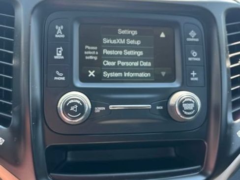 Used 2018 Jeep Cherokee Latitude AWD/4WD image 46
