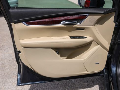 Used 2019 Cadillac XT5 Luxury FWD image 25