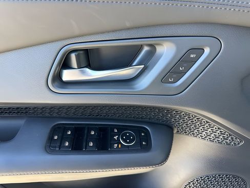 Used 2023 Nissan Ariya AWD image 27