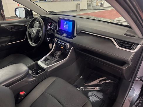 Used 2023 Toyota RAV4 LE AWD/4WD image 16