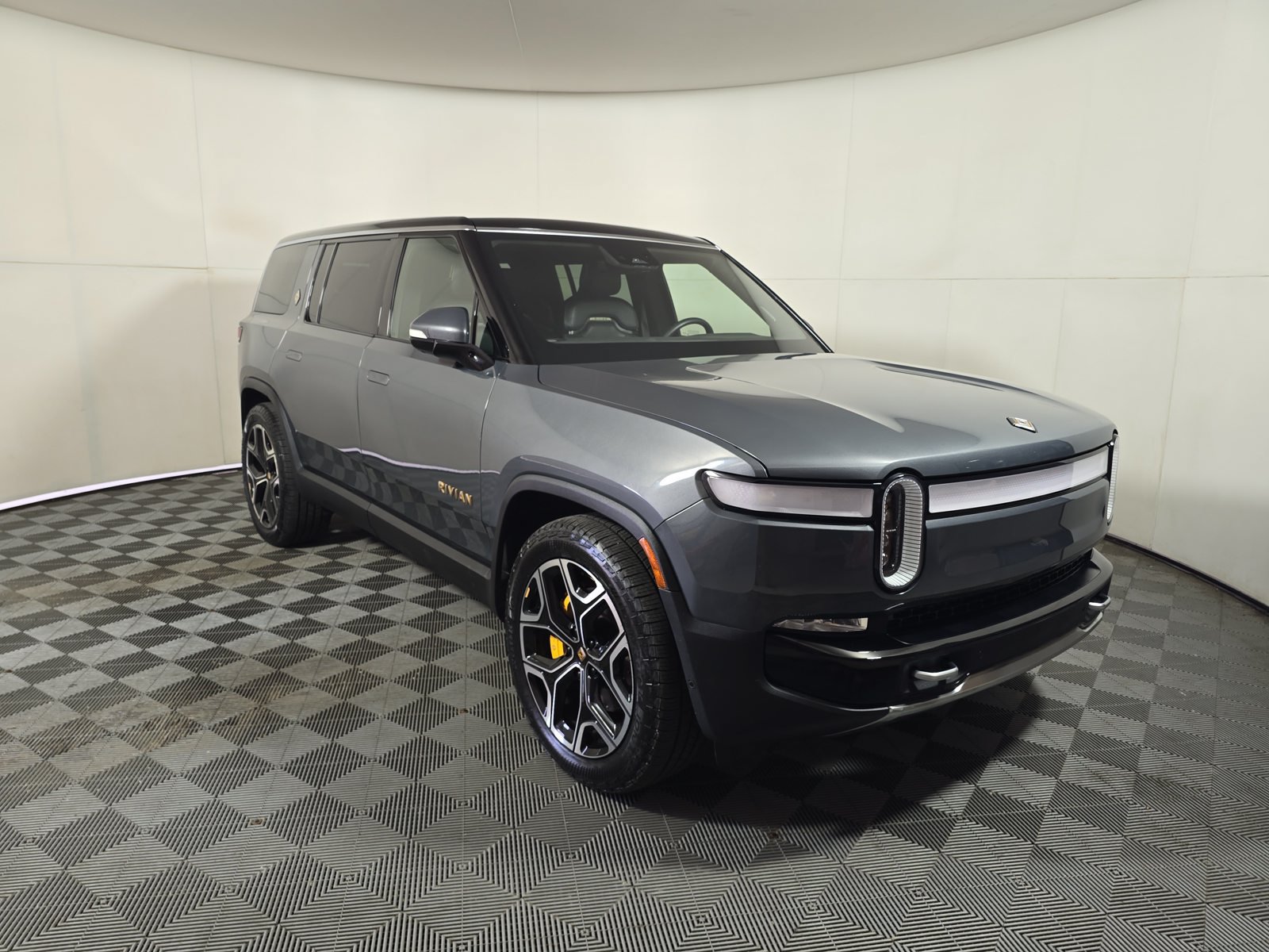 Used 2022 Rivian R1S Launch Edition Quad AWD/4WD image 7