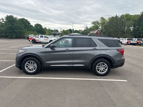 Used 2025 Ford Explorer Active AWD/4WD image 6
