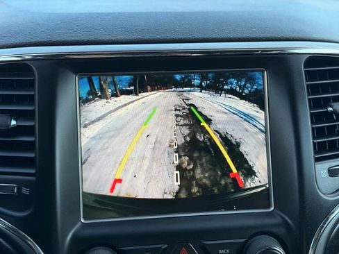 Used 2017 Jeep Grand Cherokee Altitude image 16