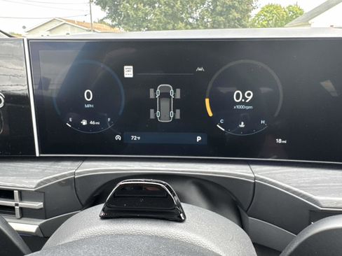 Used 2025 Hyundai Santa Fe Limited image 9