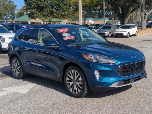 Used 2020 Ford Escape Titanium image 2