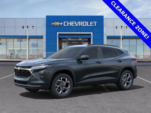 New 2025 Chevrolet Trax LT w/ Driver Confidence Package image 2