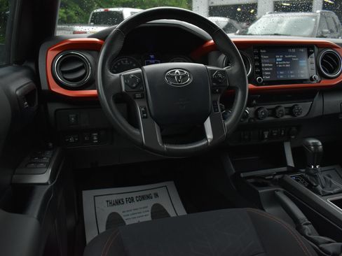 Used 2020 Toyota Tacoma TRD Off-Road AWD/4WD image 18