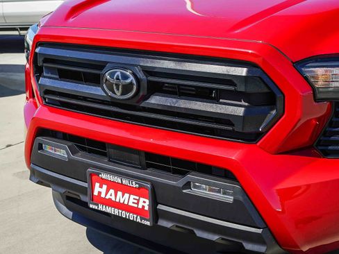 Used 2025 Toyota Tacoma SR5 image 9