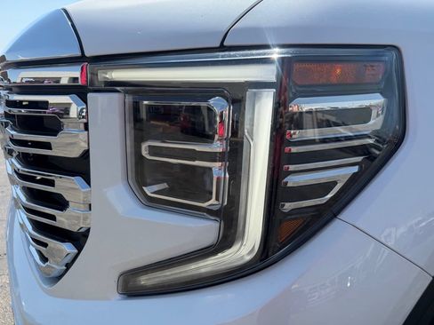 Used 2023 GMC Sierra 1500 Denali w/ Technology Package AWD/4WD image 11