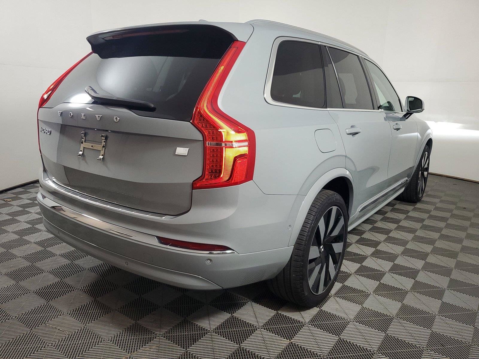 Used 2024 Volvo XC90 T8 Plus w/ Protection Package Premier AWD/4WD image 6
