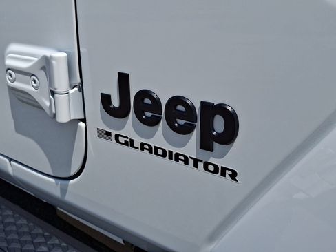 New 2026 Jeep Gladiator Sport AWD/4WD image 15