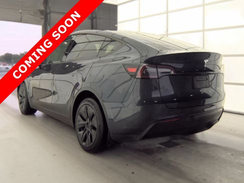 Used 2024 Tesla Model Y Long Range AWD/4WD image 5