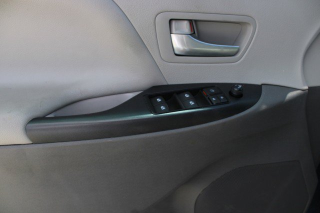 Used 2018 Toyota Sienna LE FWD image 25