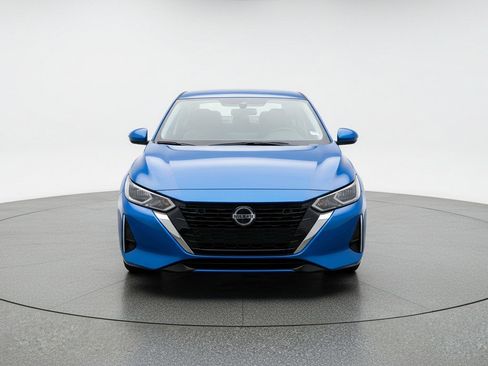 Used 2025 Nissan Sentra SV image 2