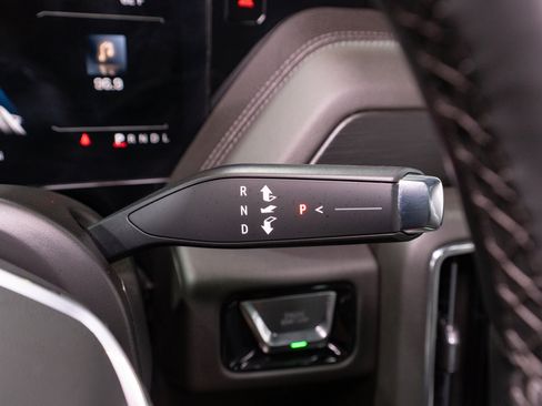 Used 2025 GMC Yukon Denali w/ Denali Reserve Package RWD image 29