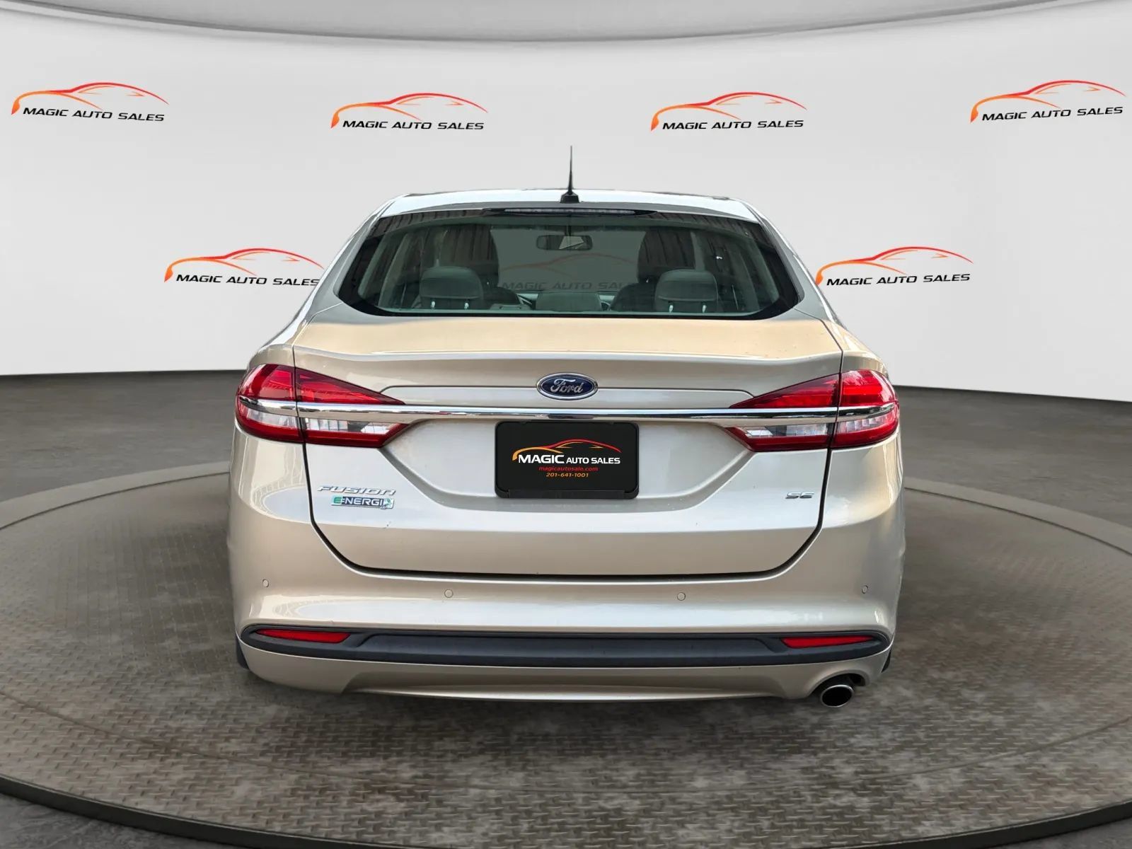 Used 2017 Ford Fusion Energi SE FWD image 9