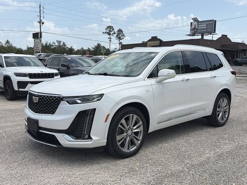 Used 2023 Cadillac XT6 Premium Luxury FWD image 2