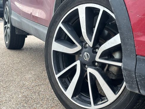 Used 2017 Nissan Rogue Sport SL FWD image 2