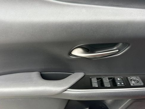 Used 2019 Lexus UX 200 FWD image 11