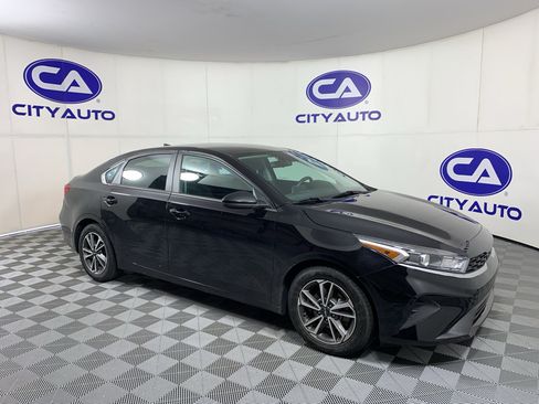 Used 2022 Kia Forte LXS FWD image 1