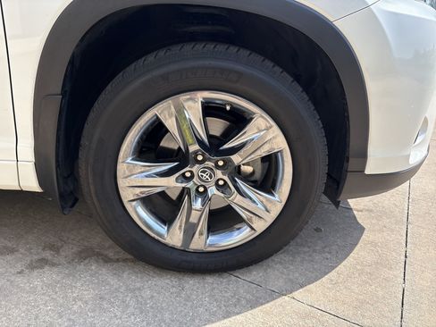 Used 2019 Toyota Highlander Limited Platinum AWD/4WD image 13