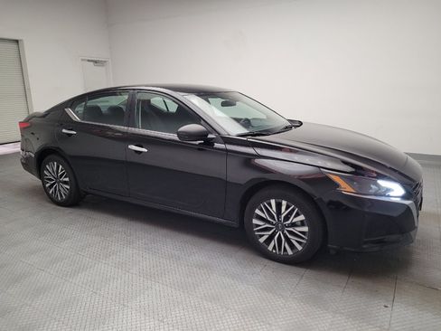 Used 2024 Nissan Altima 2.5 SV AWD/4WD image 11