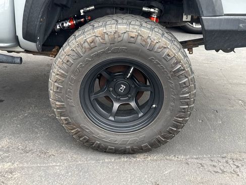 Used 2019 Toyota Tacoma TRD Off-Road AWD/4WD image 15