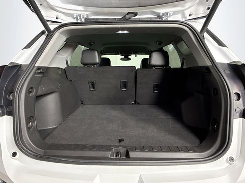 Used 2024 GMC Terrain SLT image 31