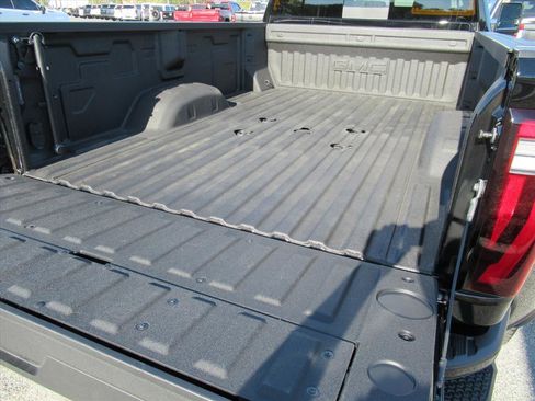 Used 2025 GMC Sierra 3500 Denali w/ Denali Reserve Package image 9