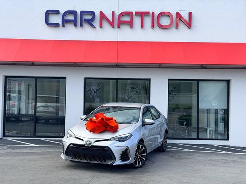 Used 2017 Toyota Corolla SE FWD image 2
