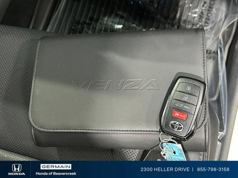 Used 2024 Toyota Venza Limited AWD/4WD image 29