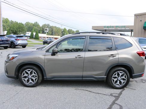 Used 2021 Subaru Forester Premium AWD/4WD image 2
