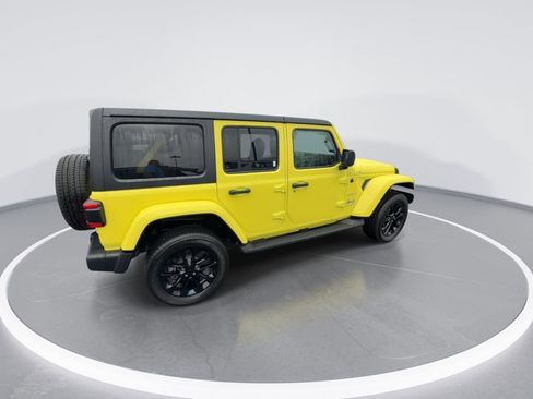 Used 2023 Jeep Wrangler Unlimited Sahara w/ Cold Weather Group AWD/4WD image 9
