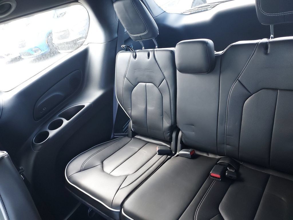 New 2026 Chrysler Pacifica Limited w/ S Appearance Package FWD image 30
