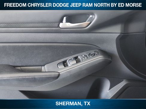 Used 2025 Nissan Altima 2.5 SV FWD image 16