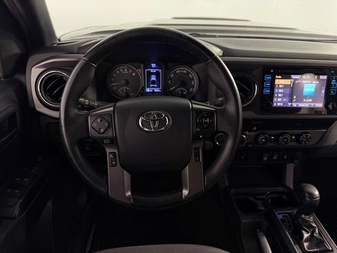Used 2019 Toyota Tacoma TRD Sport AWD/4WD image 17